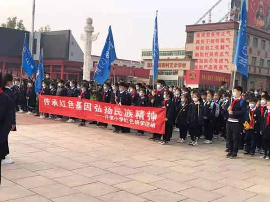 4000多名师生到南街村研学，向毛主席宣誓：为共产主义事业贡献力量