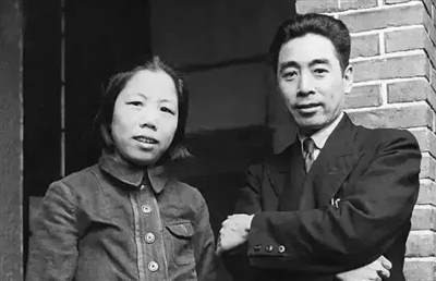 过去几十年,我国影视剧中一直淡化毛岸英的形象,要么直接隐身,要么唯唯诺诺,木讷寡言。
