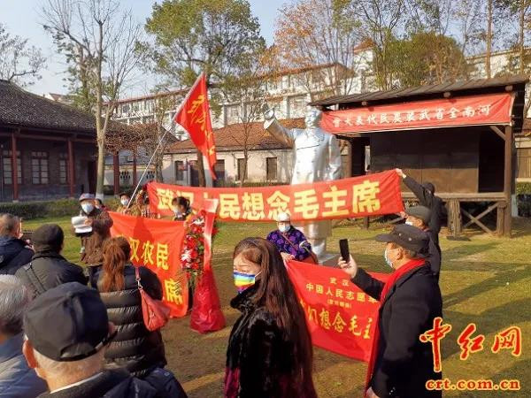 毛主席我们想念您:武汉工农兵群众隆重纪念毛主席诞辰127周年!