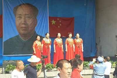 “开天辟地千秋歌颂伟人”——河北涉县南庄大剧场举行纪念毛主席逝世43周年文艺演出
