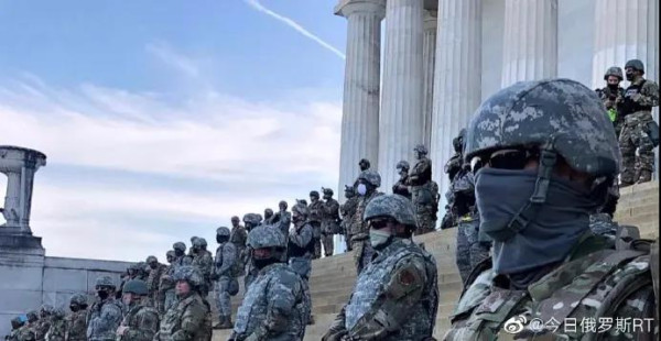 美国就是一面镜子。这也是将社会生产的组织交予资本，将社会财富藏于少数人，媒体掌控舆论、与资本沆瀣一气，剩下的人在生存边缘挣扎、失落、失语、逐渐走向“失智”的必然。