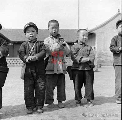 开学啦！日伪炮楼下的抗日小学