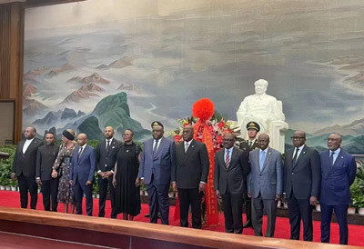 因为毛主席不仅是中国人民心目中最伟大的人民领袖和革命导师,也是一切反抗剥削压迫、反抗不平等秩序、追求进步、追求解放的世界人民心目中最伟大的人民领袖和革命导师,哪怕毛主席离开我们已经将近半个世纪了。