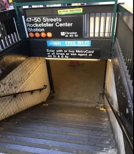 “路怒”是什么？中国人常说“不开赌气车”，这个“路怒”大致就是开赌气车的意思。此外，在道路上因生气发生的一些别的行为也算。