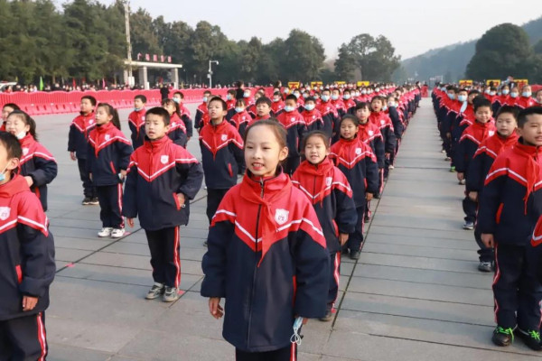 献礼：神舟十号返回舱交给毛主席家乡