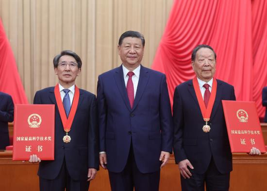 “乱世用重典，沉疴下猛药"。这一思想最早可追溯至《周礼》中的“刑乱国用重典”，后被中医及政治领域广泛引申，强调在危急关头需采取果断、强力的措施以解决根本问题 。