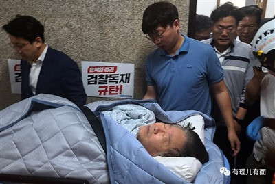 重度污染的地球、迷茫无助的普通人群,需要李在明这样的有识之士站起来发声、呐喊、争取。