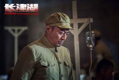 可以批评宋时轮长津湖战役中指挥有问题,尤其是平均使用兵力的问题,但由此直接上升到怀疑他的能力,这就不合适了。在战争中学习战争,这是我军逐步成长和发展的基本原则,第一次出场没打好,就直接否定一个高级将领,这不科学。如果因为二次战役就可以直接否定宋时轮,那么一次战役之后就可以直接否定梁兴初,就没有之后的万岁军了,五次战役之后就可以否定王近山了。