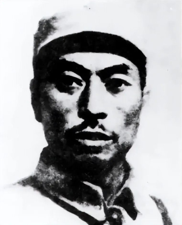 我们警惕的是一小撮军国主义分子,这些人是生活在日本的魔鬼,一不小心就会诱导日本人民走上邪路,不但中国人民要反对他们,日本人民也要团结起来反对他们,如此,中日两国人民才能携手共创一个和平美好的未来。