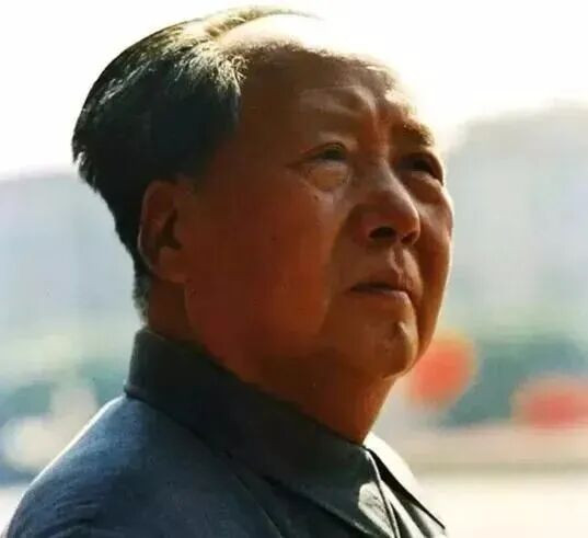 在纪念毛主席逝世50周年纪念日，我真心希望，关于毛刘权力斗争的谣言可以早点终止。真心希望，经过50年的沉淀，摆脱情绪控制和个人命运禁锢的人们，能够认认真真说一句：还是毛主席是对的!