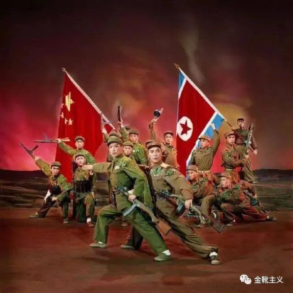 1942年5月，主席在延安文艺座谈会上的讲话中明确提出了“文艺应该为人民服务”的思想。
