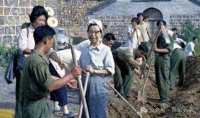 主席说，搞修正主义很容易。怎么办?就是要在无产阶级专政的条件下对资产阶级法权加以限制。