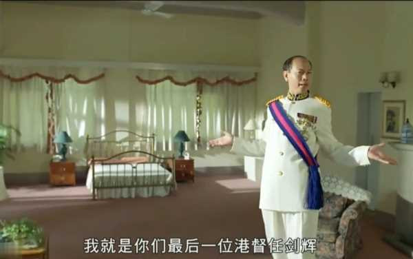随着香港经济结构上彻底金融化,房地产化,旅游服务化,新一代港人心中的“国际中心”认同感又不断加强,催生出类似“世界公民”的心态,在文化情感上开始更靠近欧美。10年之后,香港文化圈大举北上,有能力的港人也大批到大陆发展,还留在本地市场的发展空间更为窄小,无法参与到北上进程,也没有退路的香港新一代青年,就只能在自身地位衰落的过程中不断怀念想像的从前,对大陆的观感越来越非理性,最终沦为港独分子的工具。