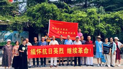 武汉人民纪念抗战胜利80周年,重走抗战路胜利结束!(图片新闻)