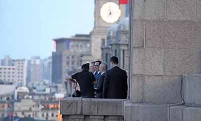 透过美国强大的外表看到它虚弱的本质，原则问题决不让步，不急于和美国达成协议——这这是毛主席留给后人重要的外交经验与遗产，认真体会这些宝贵的外交经验，并用来指导中美贸易谈判，就不会被美国牵着鼻子走，就能够最大限度维护中国的利益的。