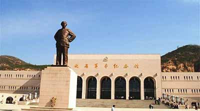 西方程序民主只是资本集团内部的民主，被金钱捆绑，无法保障广大劳动者利益;社会主义无产阶级民主是内容完整的实质民主，从话语权、权益保障、公共事务管理权三个维度，保障绝大多数劳动人民当家作主。