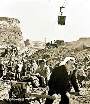 网友呼吁停播捏造历史，妖魔化前三十年农村的闹剧《老农民》