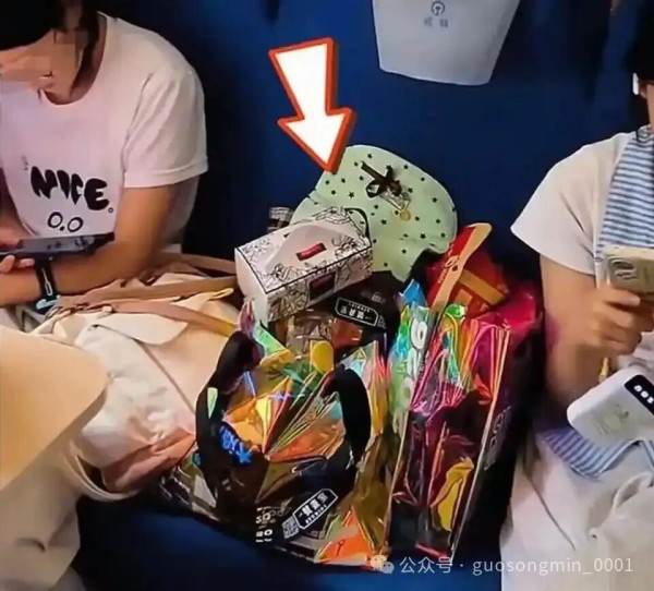 “真实的共同体”，不是乡愁式的血缘地缘想象，不是被资本和国家机器收编的文化符号，而是以共同的政治经济利益为基础的真实联合。只有这样，我们才能沿着一度中断的道路，走向人类的彻底解放!