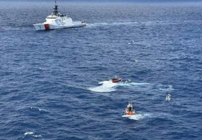 美国军事入侵委内瑞拉并绑架其总统马杜罗的行为，是特朗普政府“新门罗主义”的实践，是一种以低成本实现政权更迭的“混合战争”。该行动严重违反国际法，侵犯主权，标志着国际秩序正加速回归以权力为主导的现实主义逻辑，世界已处于一种“准战争”状态，联合国等国际规则的约束力被进一步削弱。