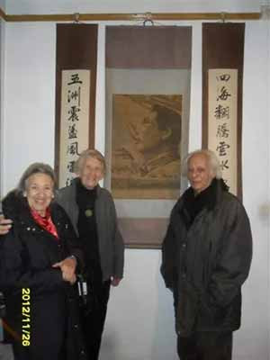 伊莎白说,“这首现实主义诗,是关于革命的。革命不由天使来进行,革命是由追求公义社会的普通人来进行的。他们当然会犯错误。这是学习过程不可缺的部份。”