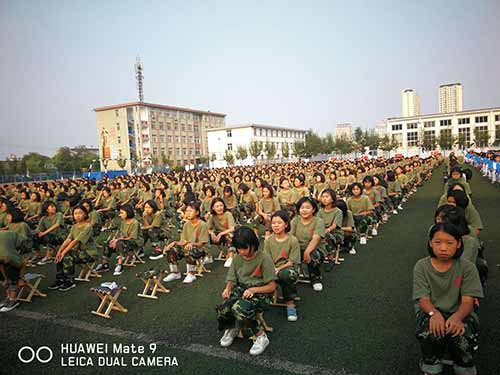 河北滦州三中纪念毛主席逝世43周年
