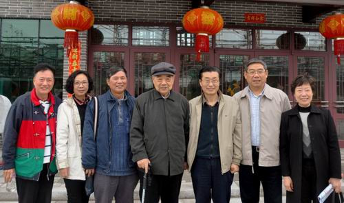 昆仑岩:烈士墓前的心声——接受大家庭的革命传统教育