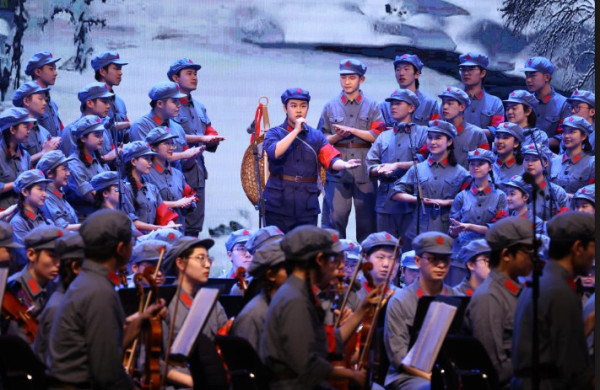 究竟怎样才算素质教育？１９７５年武汉第２８中学排演过《长征组歌》