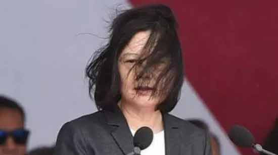 台湾当局这些年非但没有把我们当作同胞,反而成了帝国主义围堵中国的桥头堡和马前卒,反而成了积极配合美帝印太战略的带路党,严重危害着国家安全,他们不是可以团结的同志,而是彻底离心离德的“叛乱分裂分子”。