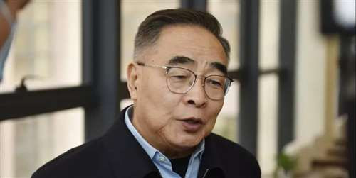 从单纯的科学技术角度出发，无论中医还是西医，其目的都应该是救死扶伤、悬壶济世，一是要考虑有效，二是要考虑“经济”（低成本、廉价）；然而，在私有制特别是资本主义制度下，医疗技术却被占人口少数的生产资料占有者所垄断，成了牟取暴利的工具，资本通过操纵舆论，让有效的廉价药被迫让位于昂贵的专利新药。