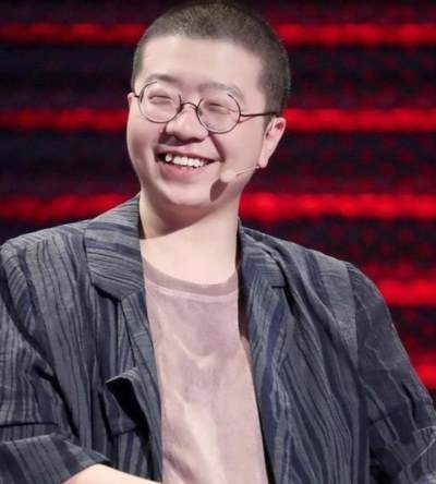 这,是仅仅对人民子弟兵的调侃、冒犯和暗讽吗?这是最恶毒的诋毁和攻击,其打击面是我们的整个民族、整个社会和整个制度!