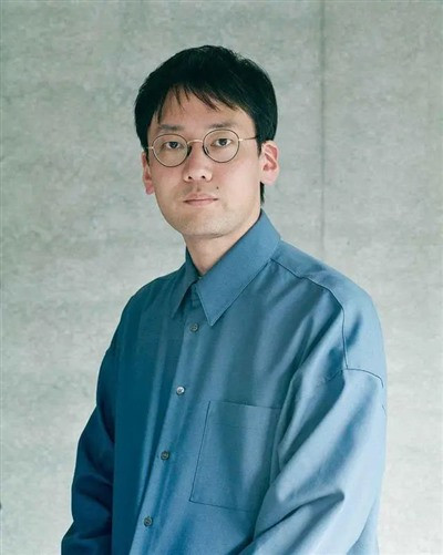 人类可持续发展的概念提供了一种更为复杂的辩证生态学,它不是二元对立地从原则层面上依赖于增长与去增长,而是以人类历史发展为目标,植根于争取实质性平等和生态可持续性的斗争。