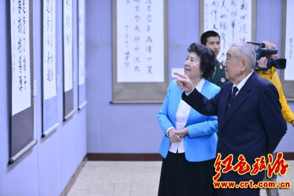 12月8日，中国公共外交协会、中国红色文化国际交流促进会、中国扇子艺术学会联合主办座谈会，纪念毛泽东同志诞辰120周年。毛主席女儿李讷等亲属参与了座谈会。第八、第九届全国人大常委会副委员长布赫，中共中央组织部原部长张全景，中共中央统战部原副部长万绍芬等领导同志，出席了纪念活动。