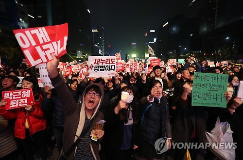 南朝鲜30万人倒朴 游行学生：成立革命政权