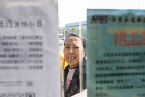 打零工的农村中老年妇女：疲于奔命赚钱，大多不为自己