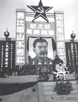 文中斯大林关于社会主义生产中的商品生产和价值规律的表现形式,以及由此产生的复辟和过渡问题的理论,今天看来都是先进的。