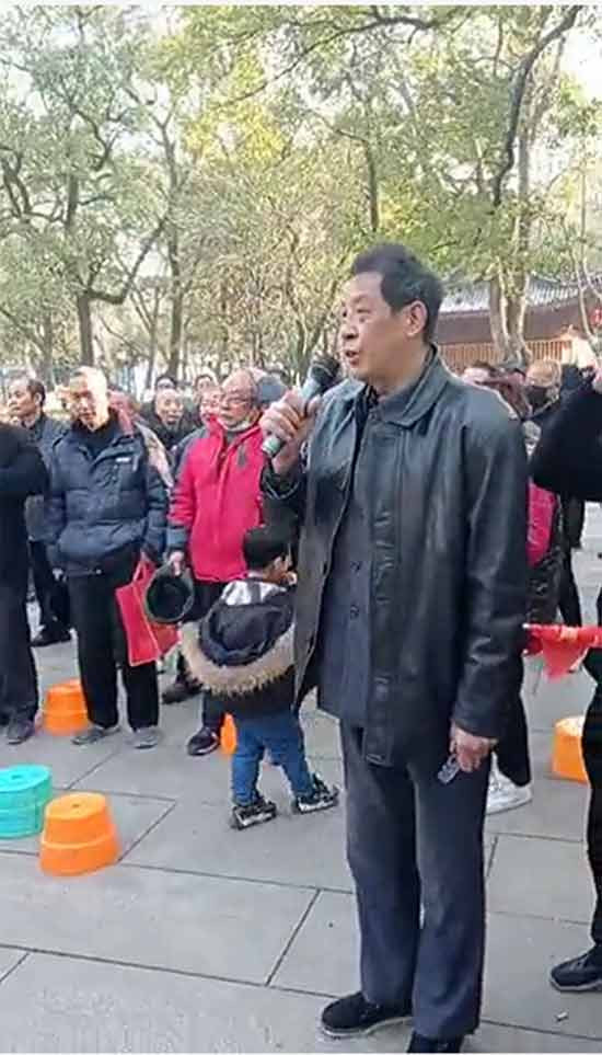 江西南昌人民群众纪念毛主席诞辰127周年活动实况