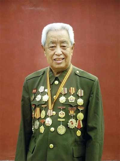 高玉宝晚年生活俭朴，长期义务为学校作革命传统报告，并将大量稿费和工资捐给灾区、英烈家属和学校。这样一个老人，不可能“忏悔”自己揭露旧社会压迫的作品。