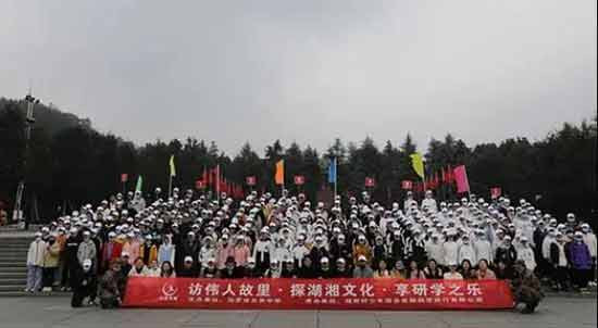 中国首次涌现高调纪念毛主席的“学生狂潮”！
