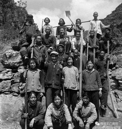 “辉县人民干得好”,看到这些老照片,谁的心灵能不为之震憾?