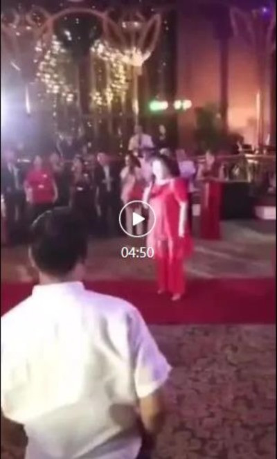 四十八年后：儿子当选菲律宾总统，母亲竟然要歌唱毛主席！