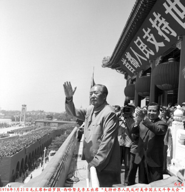 马克思在《关于费尔巴哈的提纲》中提出“人的本质不是单个人所固有的抽象物，在其现实性上，它是一切社会关系的总和”，这个著名论断，必须深悟其道，不然很难理解生产关系，更难以准确理解毛主席为何那么重视生产关系及其调整。