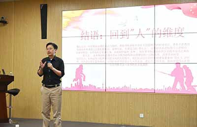 带头人”是中国共产党群众路线在基层的人格化载体,它由党组织选拔培养,在实践中锻造,在群众监督中成长。从革命年代的生产队长、劳动英雄,到今天的村支书、“能人”,这一角色在历史断裂与延续中生生不息。中国基层治理的活力,正是在于制度支撑和组织引领下持续涌现扎根群众的带头人,这既是革命的历史遗产,也是未来基层发展的重要命题。