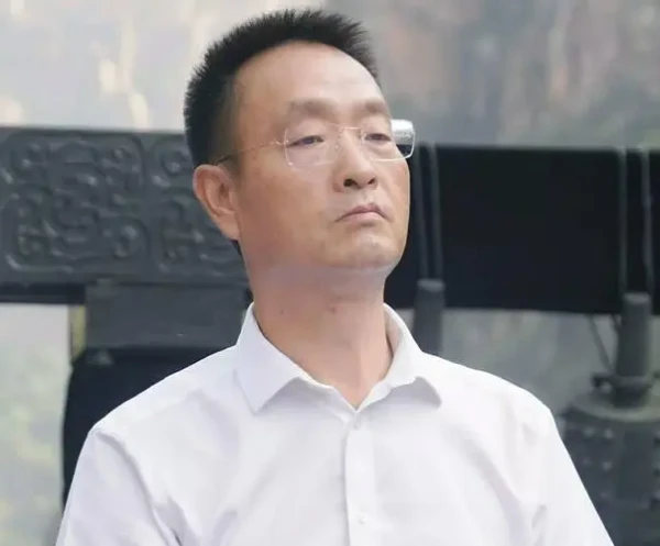 河南省辉县市裴寨村的有关干部,藐视法律,欺压乡里,严重败坏辉县、新乡市、甚至河南省的政治生态!