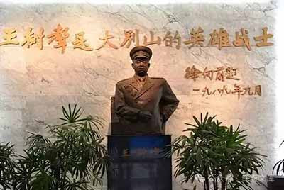 那些从战火里走出来的先辈们，用自己的一生给出了答案——权力是人民给的，只能用来为人民谋幸福。这份跨越时空的初心，直到今天，依然是我们走好前路最珍贵的力量。