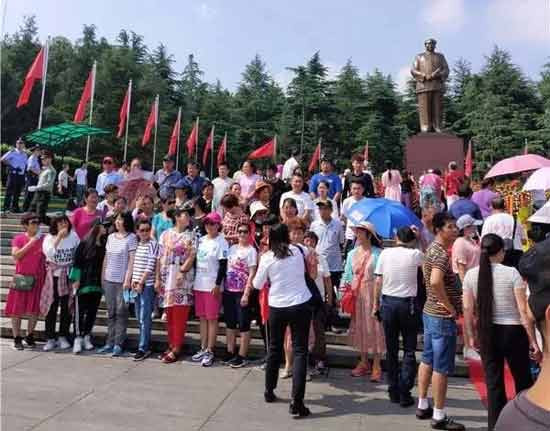 9月9日的韶山,人如海花如潮,人民呼唤毛主席!