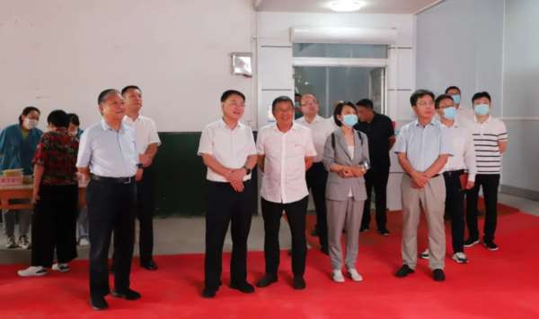 河南省南街村党委书记王宏斌参加“展新颜”新型村级集体经济发展论坛