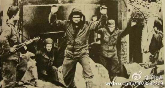 你在中国人民战胜帝国主义的纪念日里,往自己头上扣一美国海军的帽子,你在烈士名单中,玩弄一些下作的把戏,既愚蠢又可笑 ,你和对岸那些“护照建国”的绿蛆有什么区别?