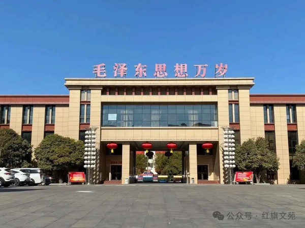 一个民族不可以没有旗帜,毛泽东就是中华民族的旗帜!