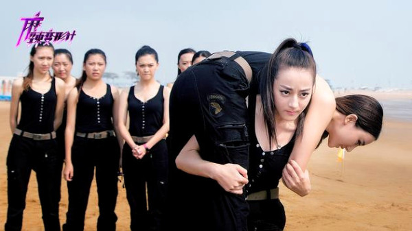 在“中国造”的影视剧中，一个最烂的标志，就是荧屏“美女化”。“美女化”的荧屏，让影视剧已丧失起码的信息负载力，很多影视剧几乎堕落成了骗子和“骗局”。