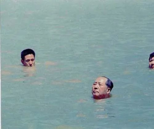这就是中国人民永远爱戴毛主席的最重要的原因:他没有“我”,他把自己的一切都献给了中国人民的解放事业!